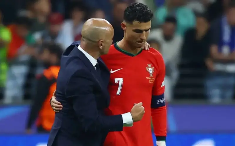 مدرب البرتغال يحسم الجدل.. رد رسمي على مفاوضات النصر مع روبرتو مارتينيز